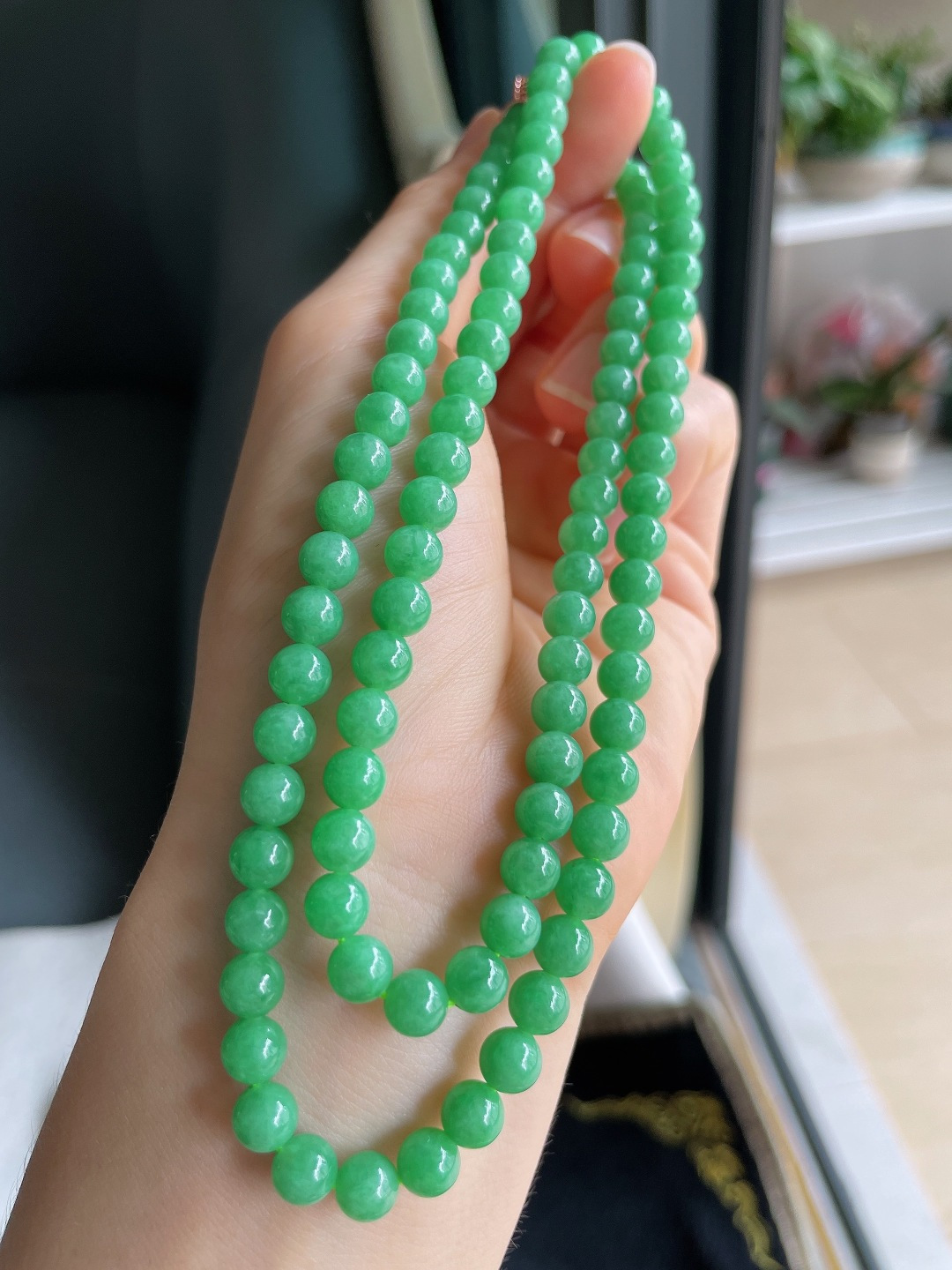 天然翡翠A货，冰满绿珠链，尺寸：6mm99颗。【编3821】
