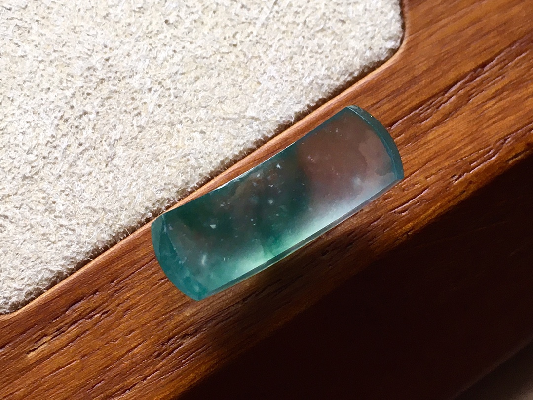 ️ 玻璃种飘花马鞍 飘花色泽漂亮，冰透感十足，尺寸18.5*6.3*4.8