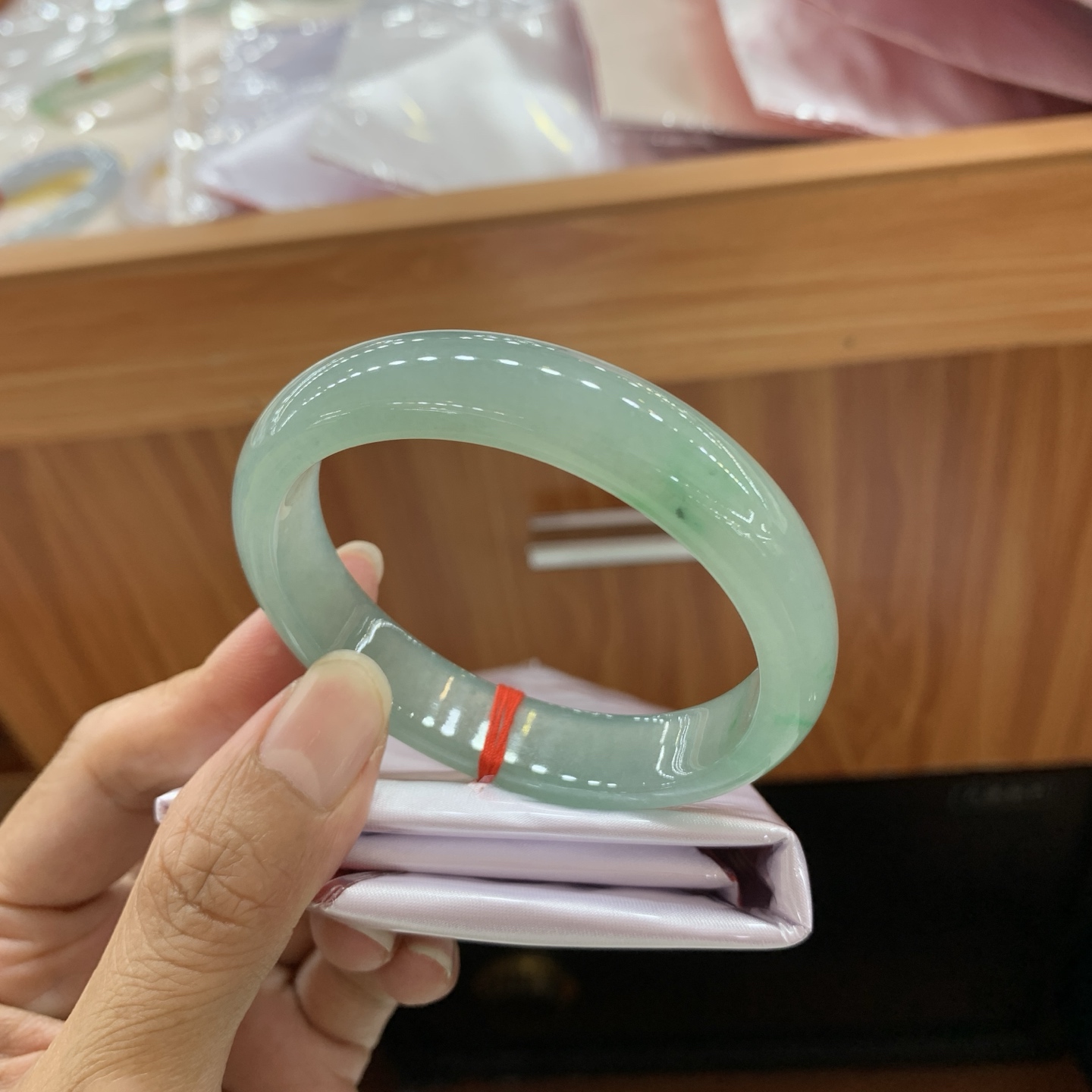 冰蓝绿底贵妃翡翠手镯 55.8-50-12.5-7.5