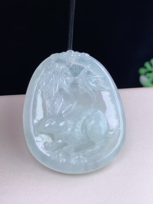 冰种生肖兔牌，无裂，尺寸33.6-27.8-5.1mm，L27xma