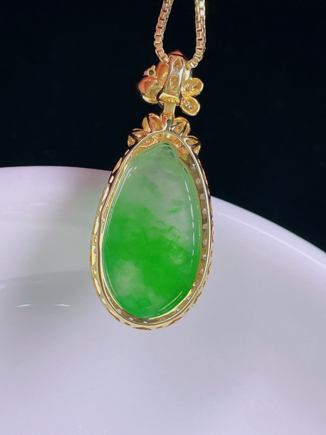 ️冰绿福瓜，老种起光，细底通透，尺寸：29.3/12.7/7.4裸石18.6/10.3/4mm0627