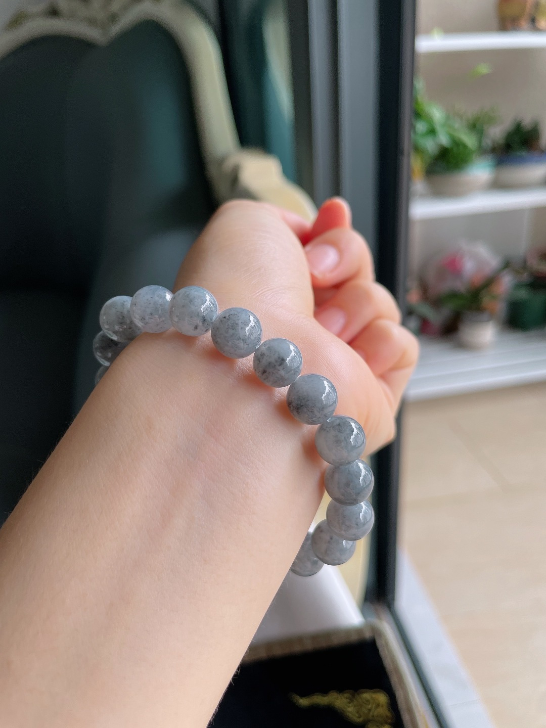 缅甸天然翡翠A货，冰乌鸡手串，尺寸：9.6mm。【编4326】