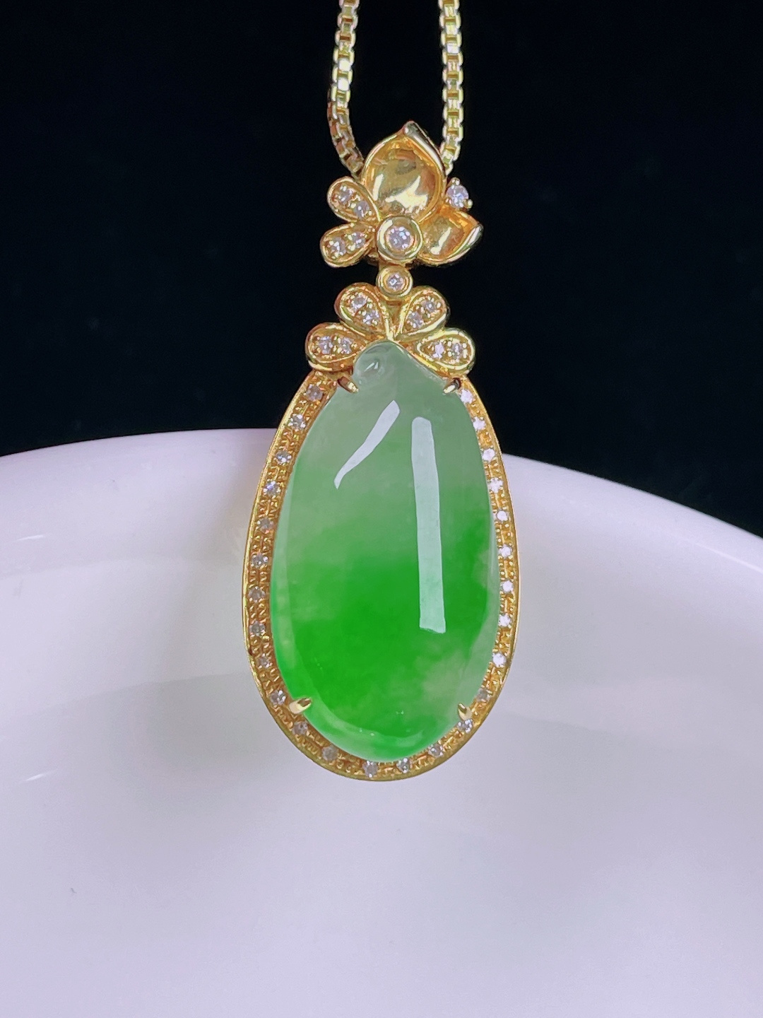 ️冰绿福瓜，老种起光，细底通透，尺寸：29.3/12.7/7.4裸石18.6/10.3/4mm0627
