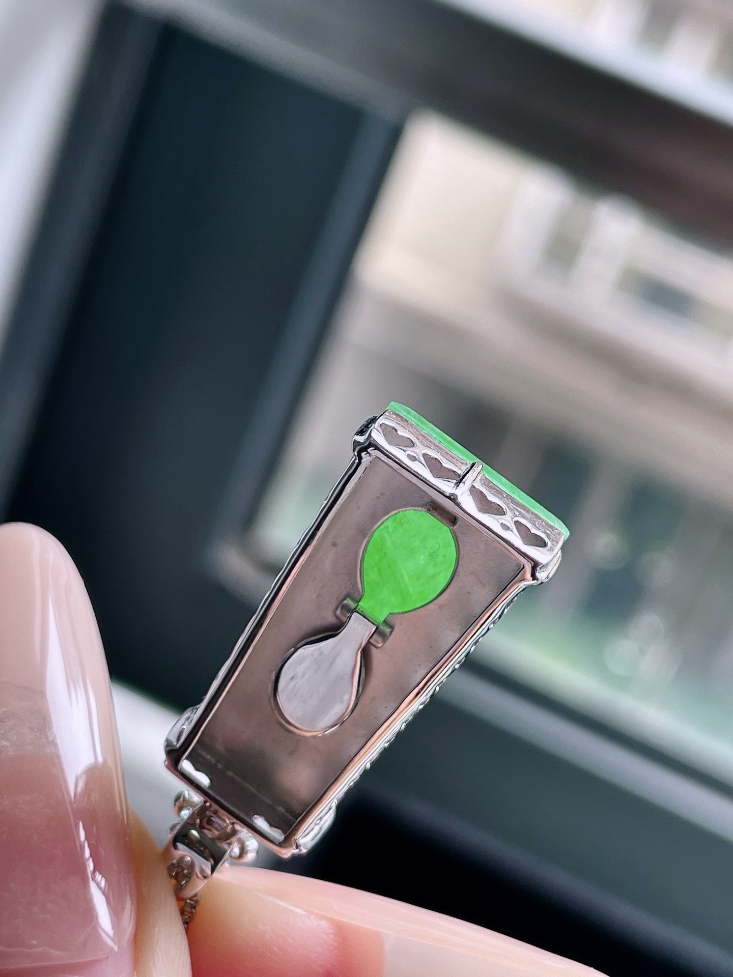 ️ 冰阳绿无事牌 色泽鲜艳 种老水润 18k金镶嵌 整体 30.7/13.1/7.6 裸石 24.2/13.1
