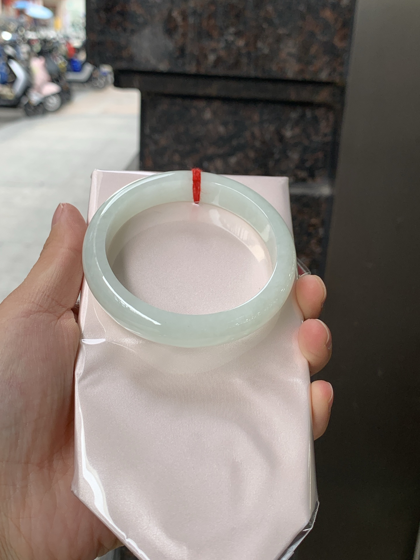 绿底正圈 57.8-12-7.5 0627-N1089-4 无裂，打灯棉线