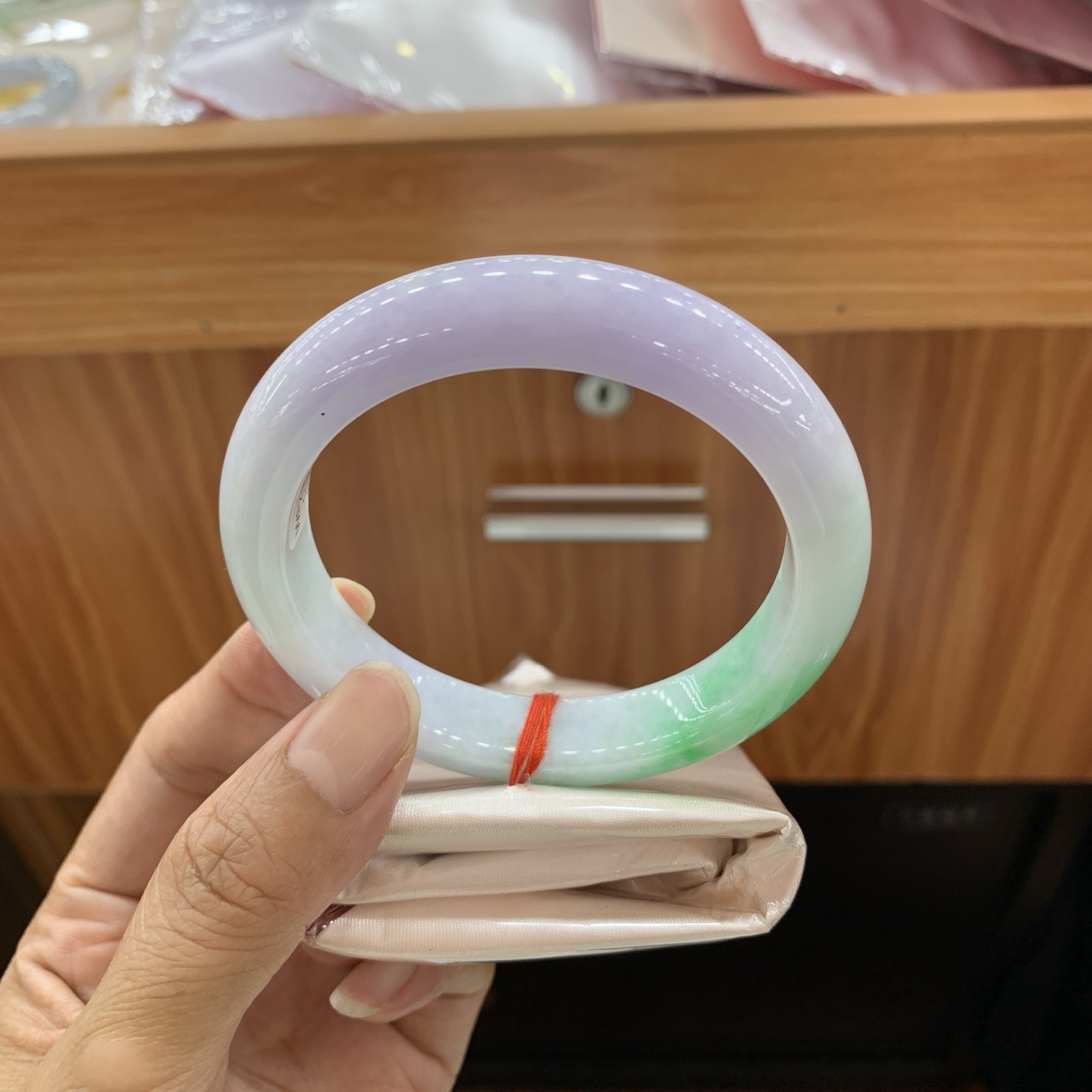 062616LJ 春彩飘绿正圈翡翠手镯 57.6-13.1-9.2