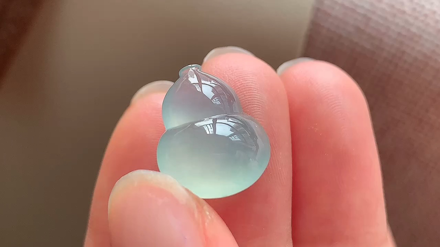 天然翡翠，冰晴葫芦，尺寸16-13.2-6.4 al626