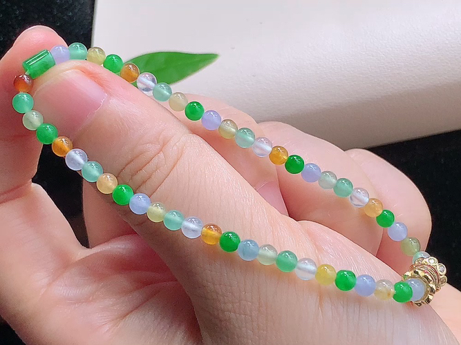 三彩手串，尺寸取一3.5mm，包A附证书