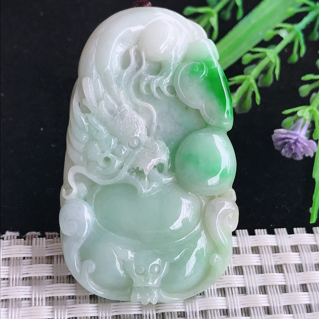 自然光56/34/8.5老坑精美温润飘绿龙牌吊坠翡翠挂件百搭