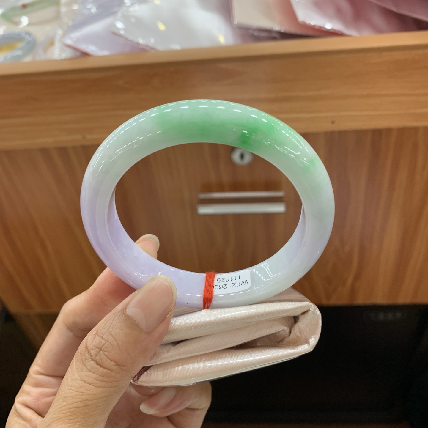 062616LJ 春彩飘绿正圈翡翠手镯 57.6-13.1-9.2