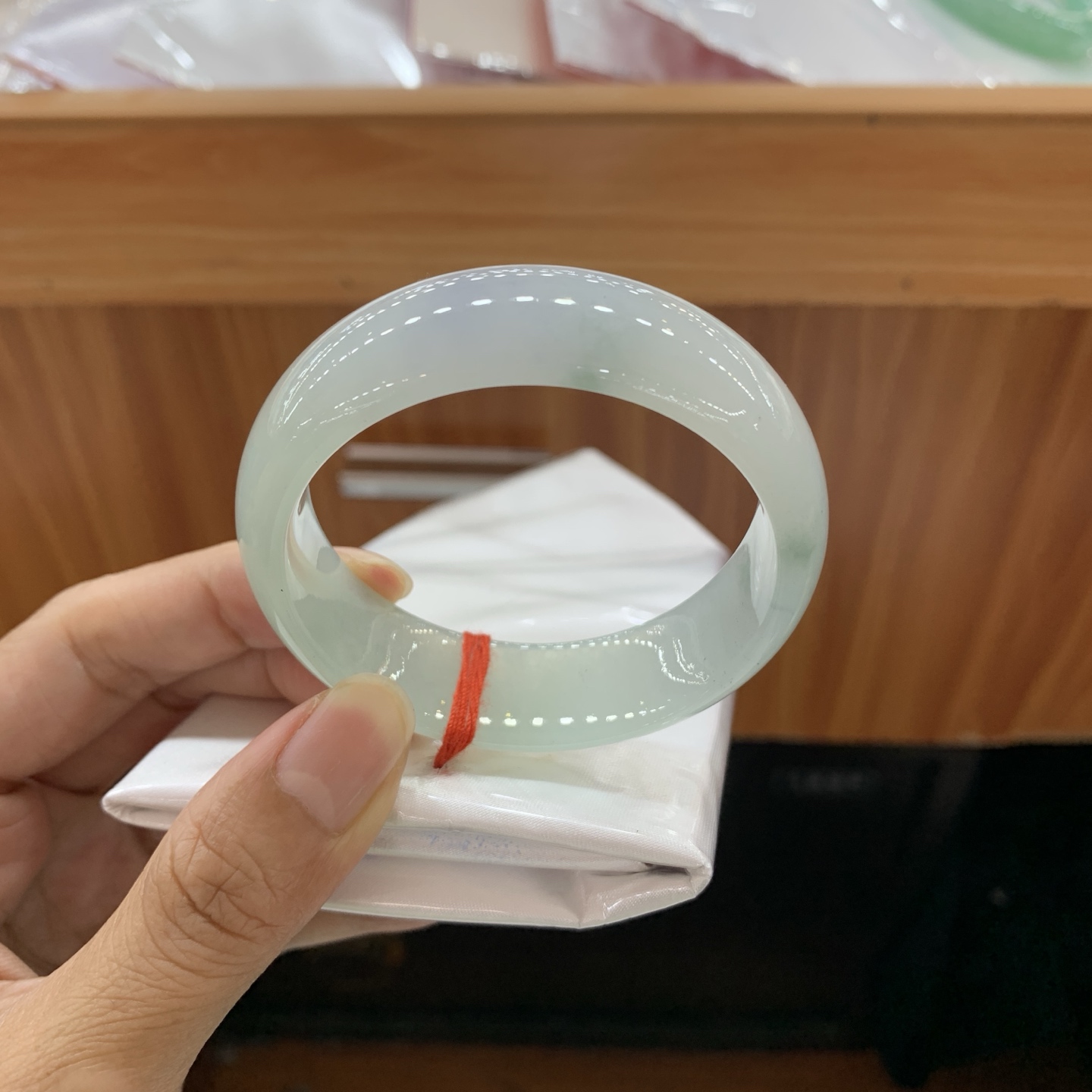 062608MMJ 底色宽版正圈翡翠手镯 52.4-17.4-6.9