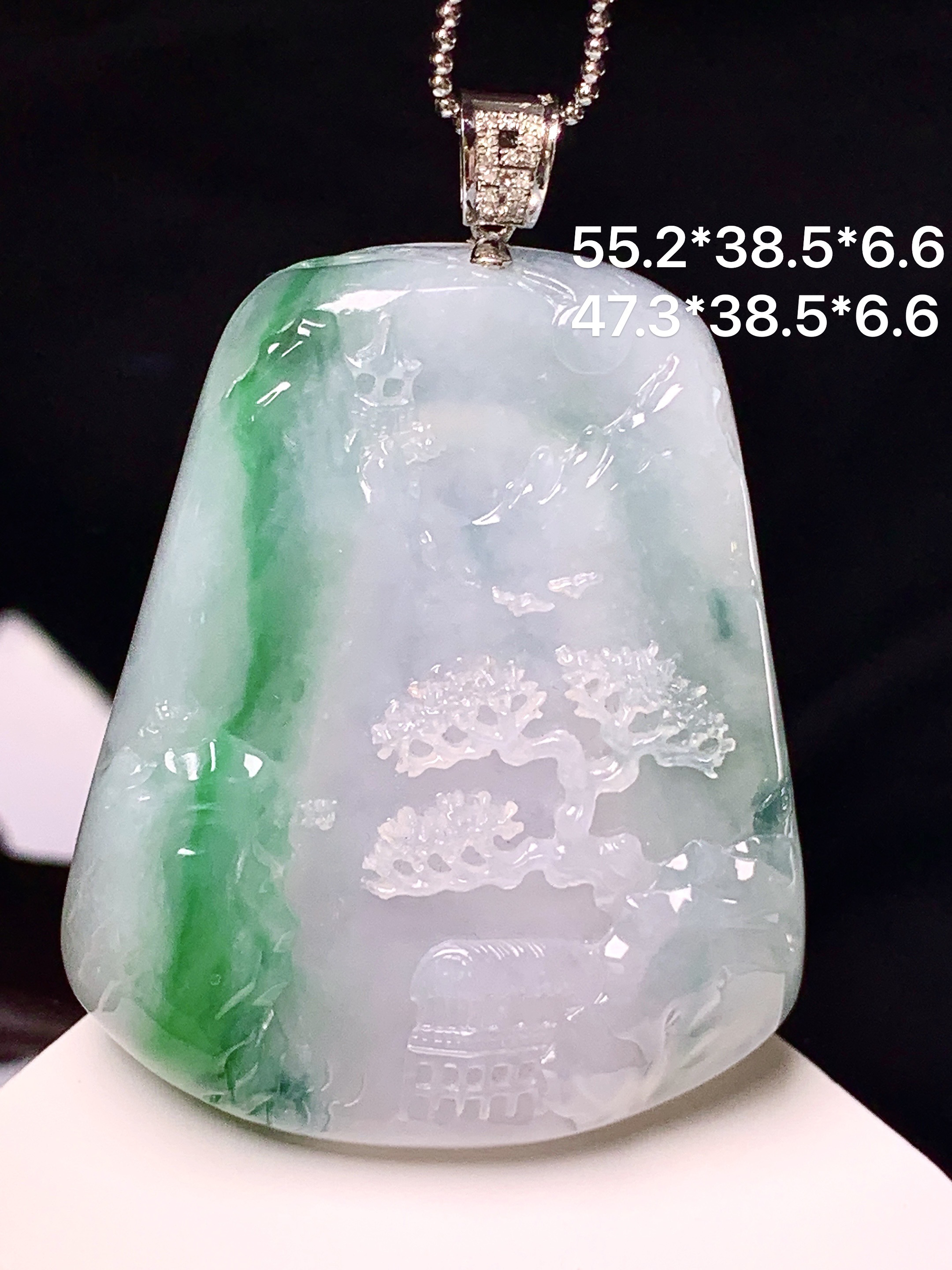 18k金镶嵌飘绿山水牌子吊坠 玉质细腻 色泽艳丽清新 整体尺寸55.2*38.5*6.6 j1