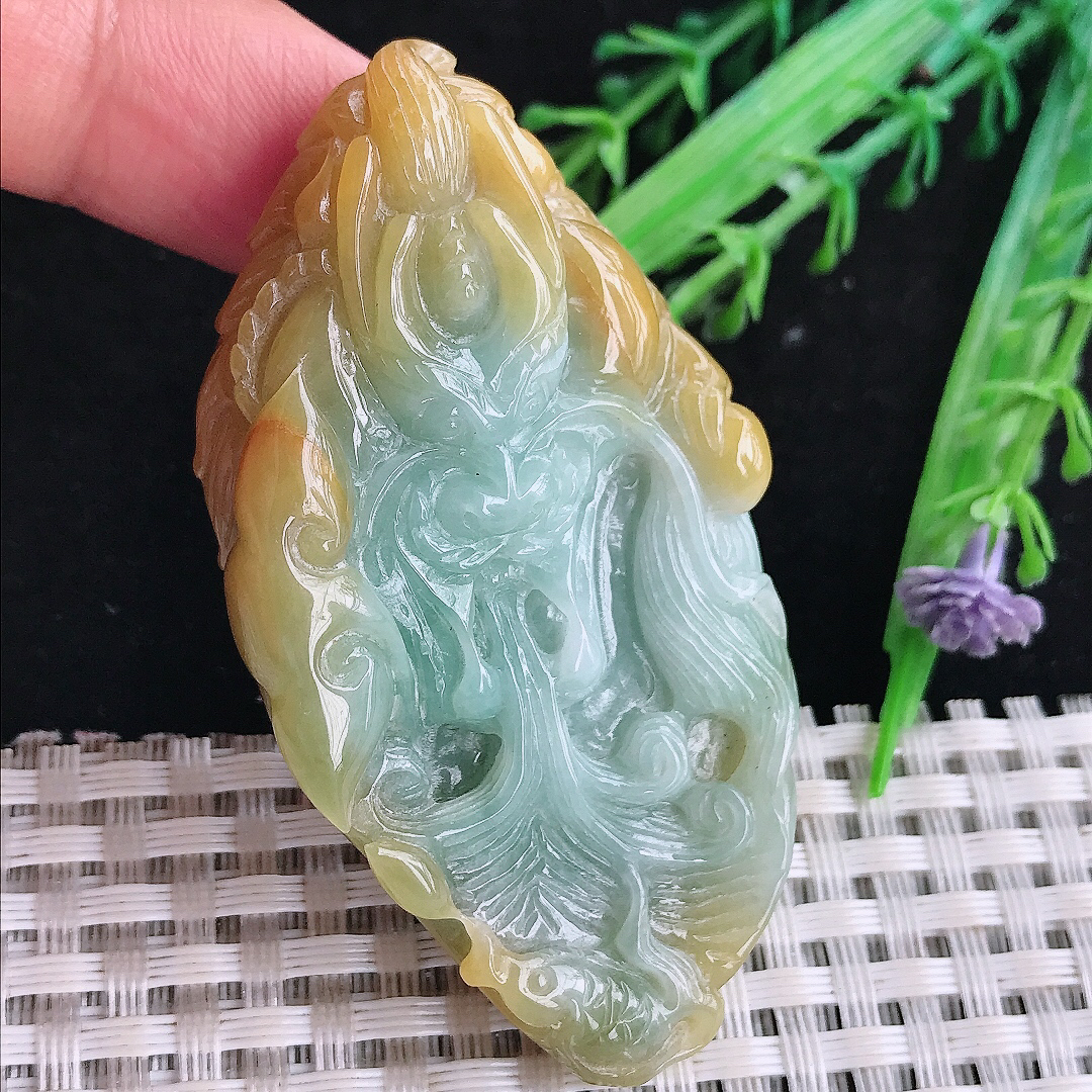 自然光63/35.5/13老坑精美温润黄翡龙牌吊坠翡翠挂件百搭