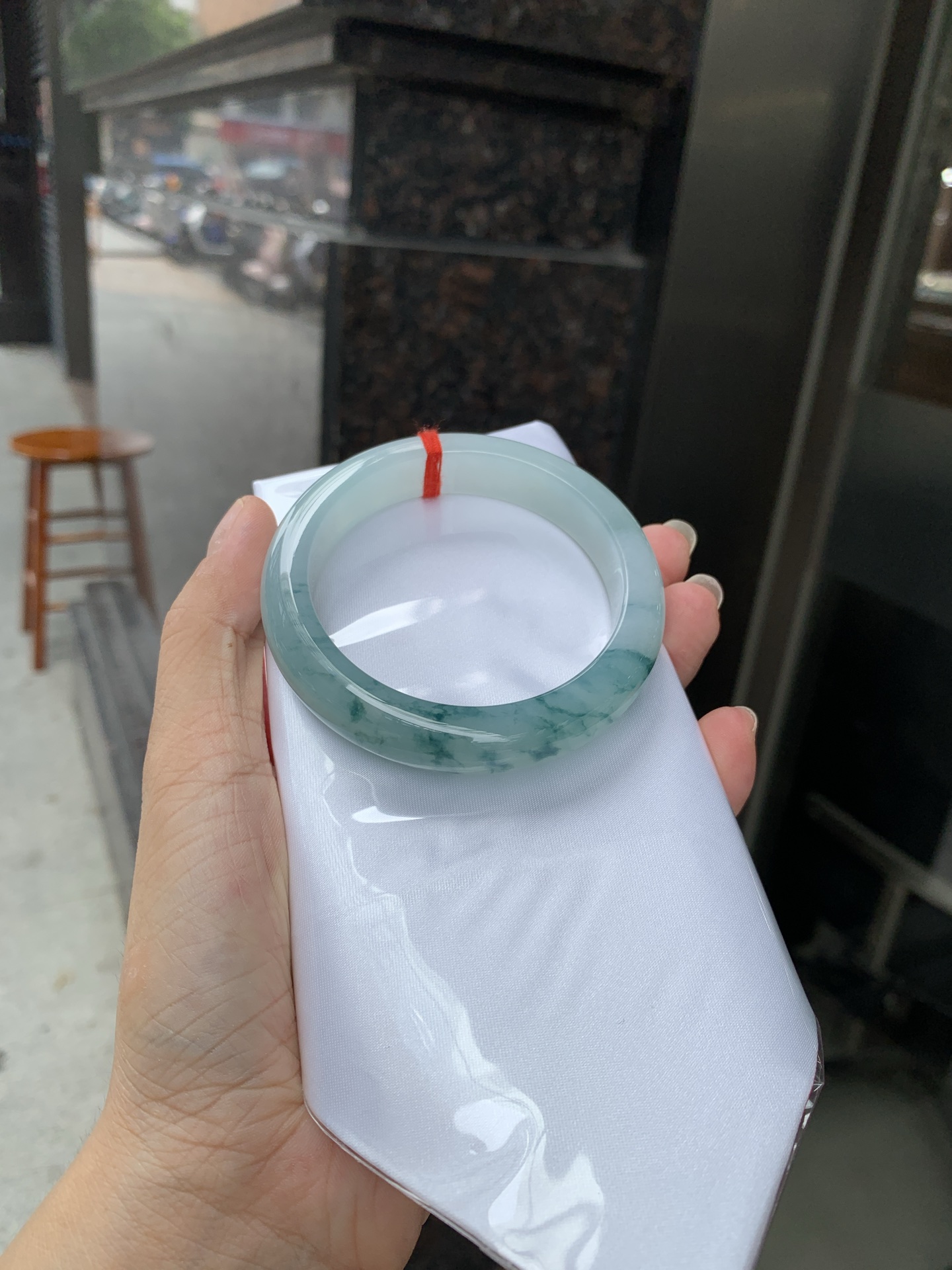 冰飘花正圈 55.2-8.1-12.1 0627-615-41 打灯棉线，底妆胶润细腻，冰底中开出了朵朵兰花，飘花灵动飘逸，勾勒出一幅唯美诗意的山水意境画，古典优雅又秀气