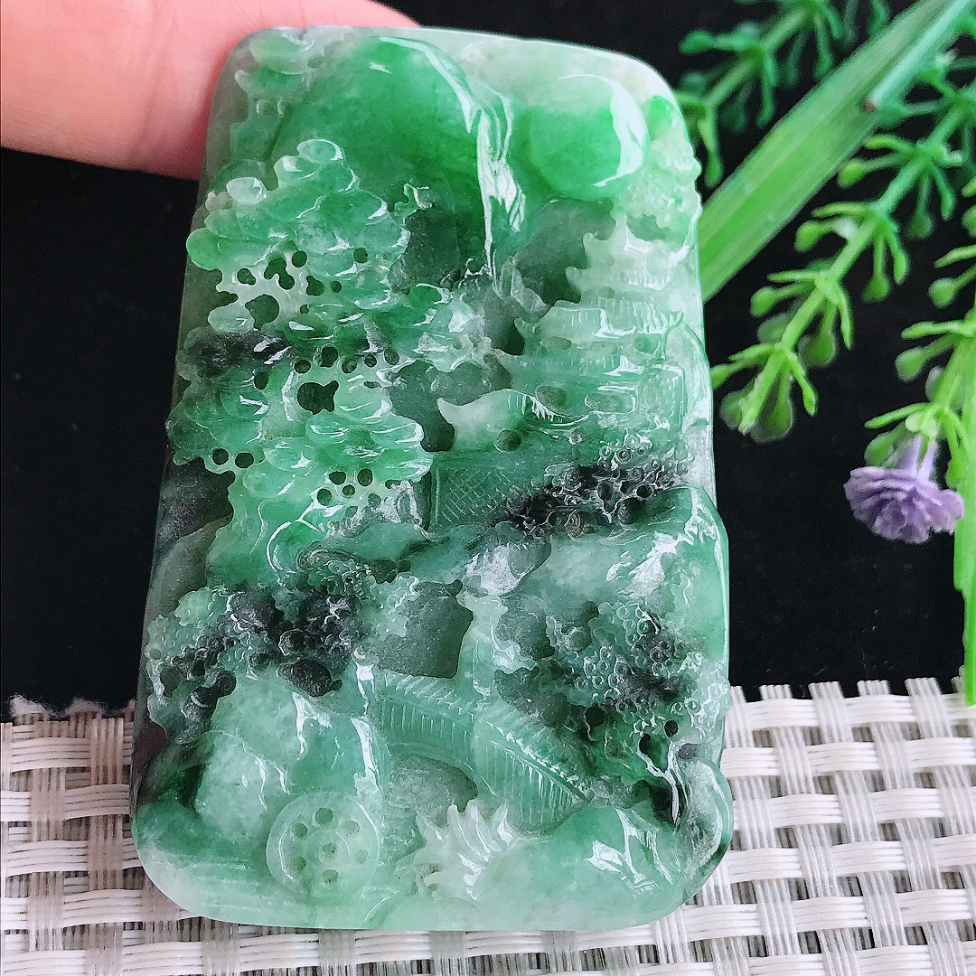 自然光66.6/44/10.5老坑精美温润飘绿山水意境牌吊坠翡翠挂件百搭