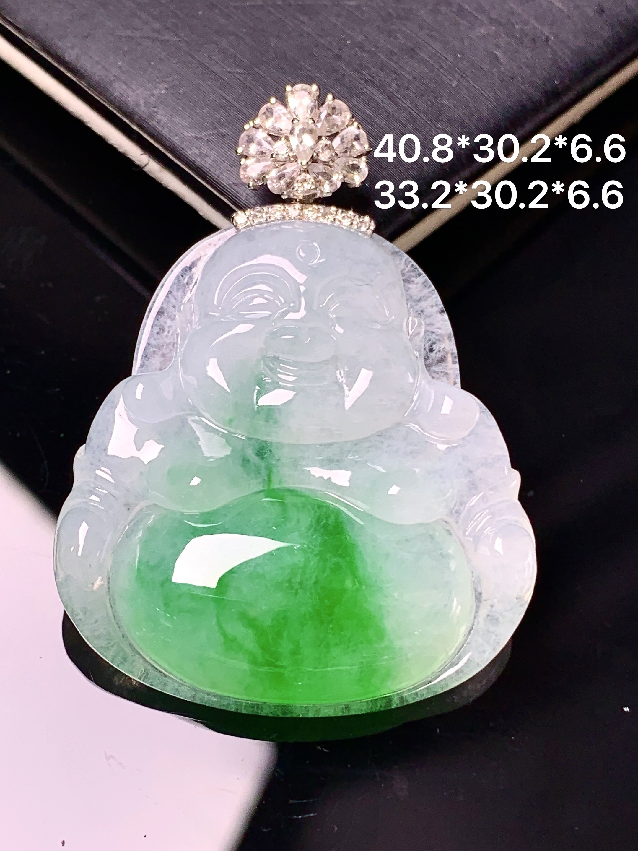 18k金钻镶嵌飘绿佛公吊坠 玉质细腻 色泽艳丽清新 整体尺寸40.8*30.2*6.6 j1