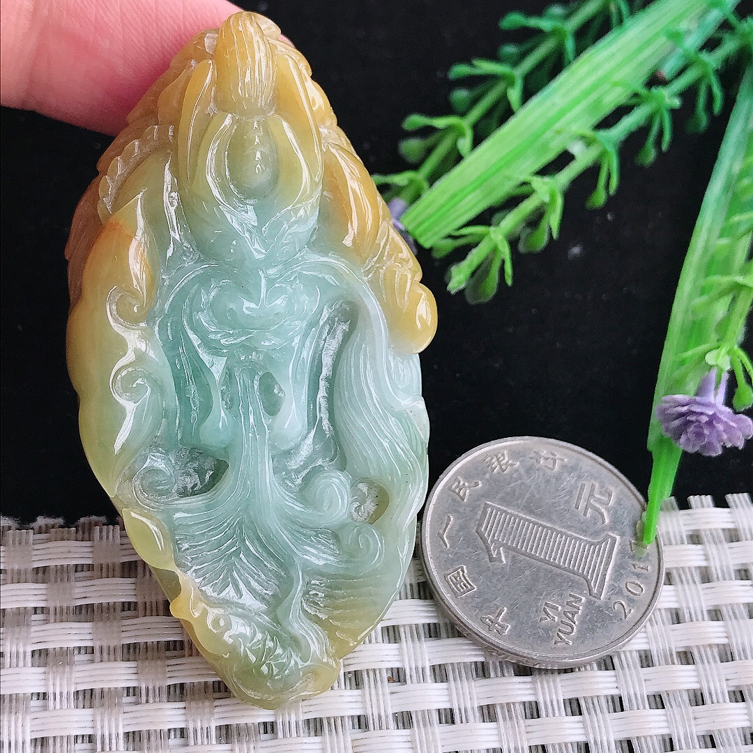 自然光63/35.5/13老坑精美温润黄翡龙牌吊坠翡翠挂件百搭