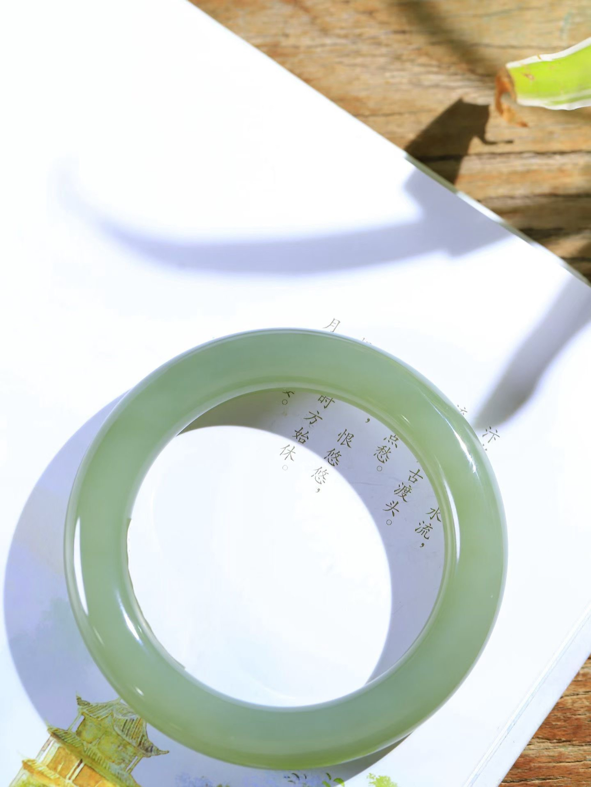 【碧波流转·手镯】

精品和田玉碧玉圆条手镯，玉质细腻温润，手感舒适，️线条流畅，简约大气，美自天成，佩戴于腕间，婉约之美，举手投足间透出那份低调奢华，醉人心扉。
重68.38克 内径圈口57mm尺寸11.7-11.5mm  FDA-13681408