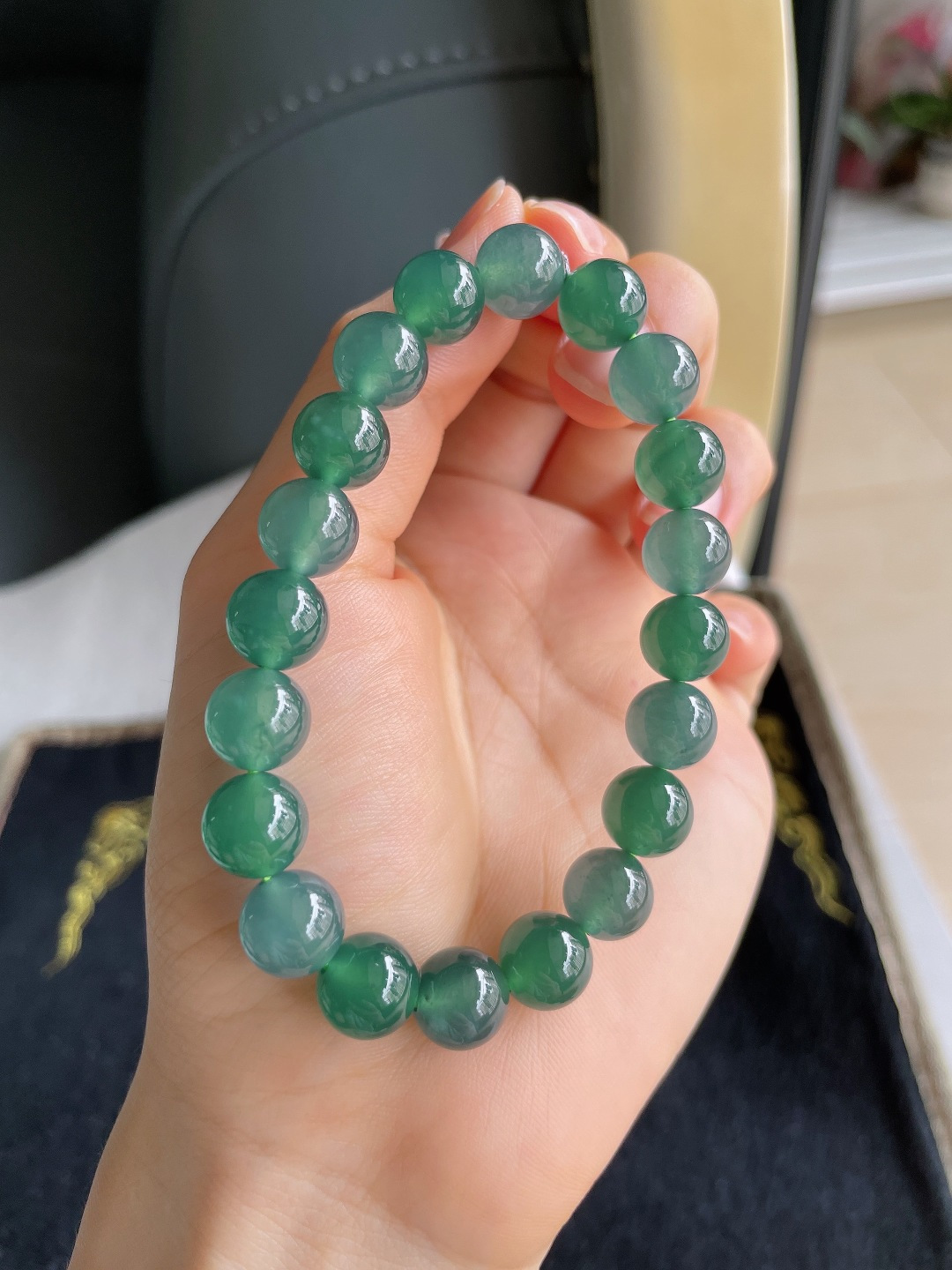 天然翡翠A货，冰蓝水双彩手串，尺寸：9.8mm。【编3585】