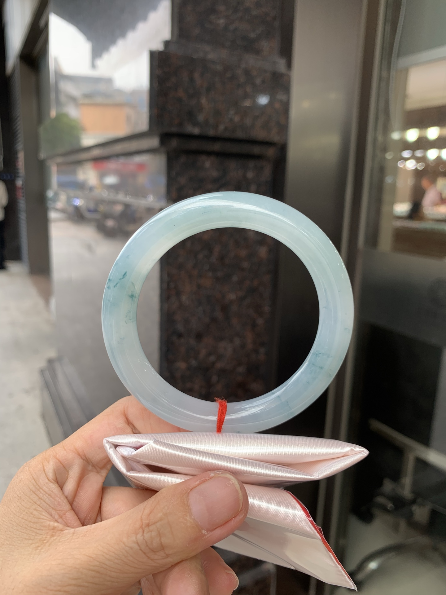 冰飘花圆条 60-10.2-9.8 0627-N1093 打灯细纹，底妆胶润细腻，冰底中开出了朵朵兰