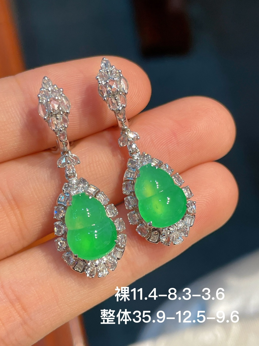 ️阳绿葫芦耳坠 无裂 18k金镶嵌，11.4-8.3-3.6
