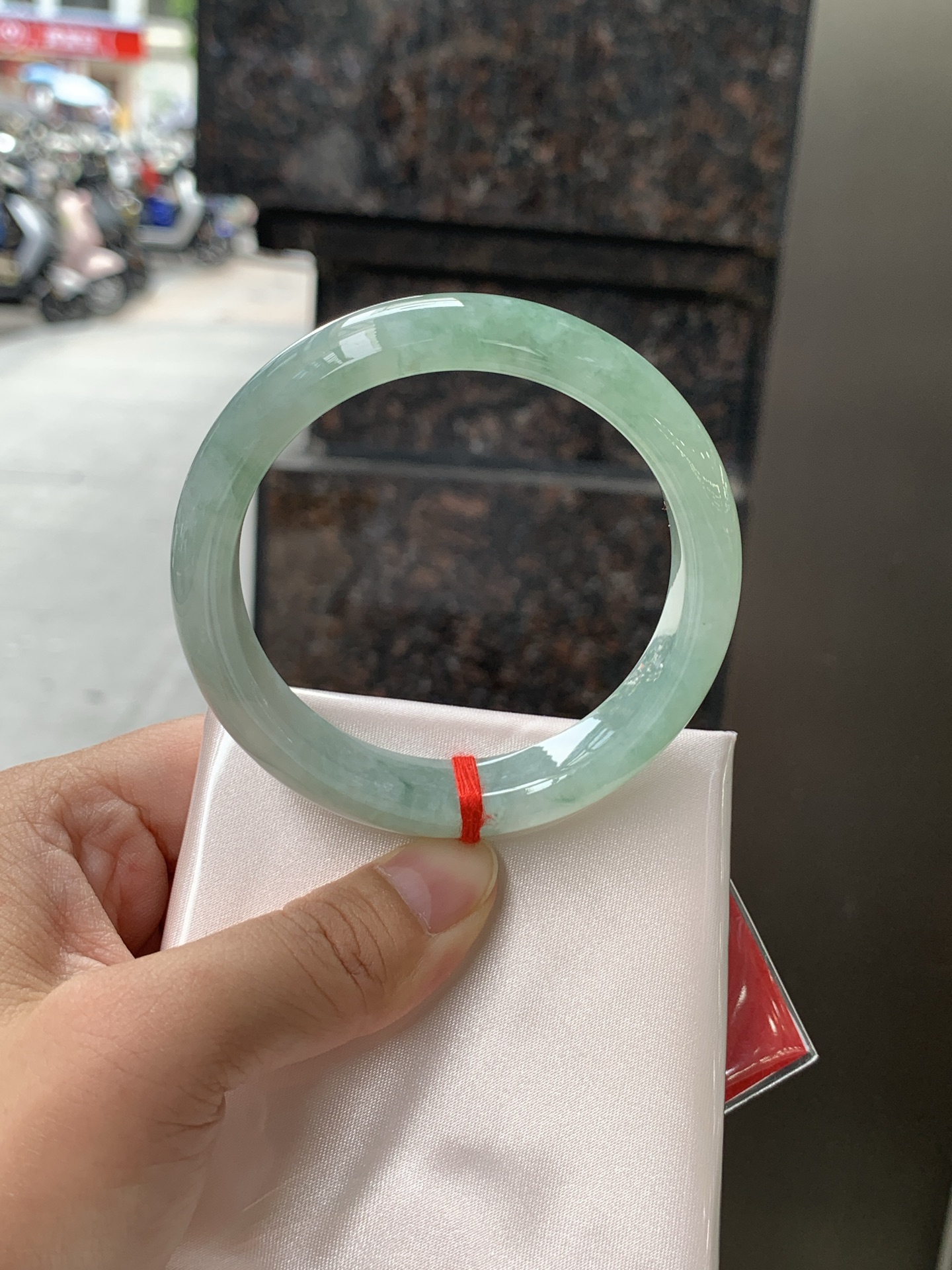 飘花正圈 55.5-12.6-7.9 0627-4X142 打灯细棉纹，底妆水润细腻，满圈绿花灵动飘逸，意境感十足，古典优雅又秀气