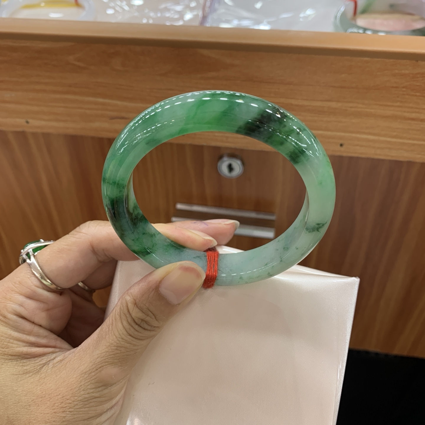 满绿圆条翡翠手镯 55.1-8.9
