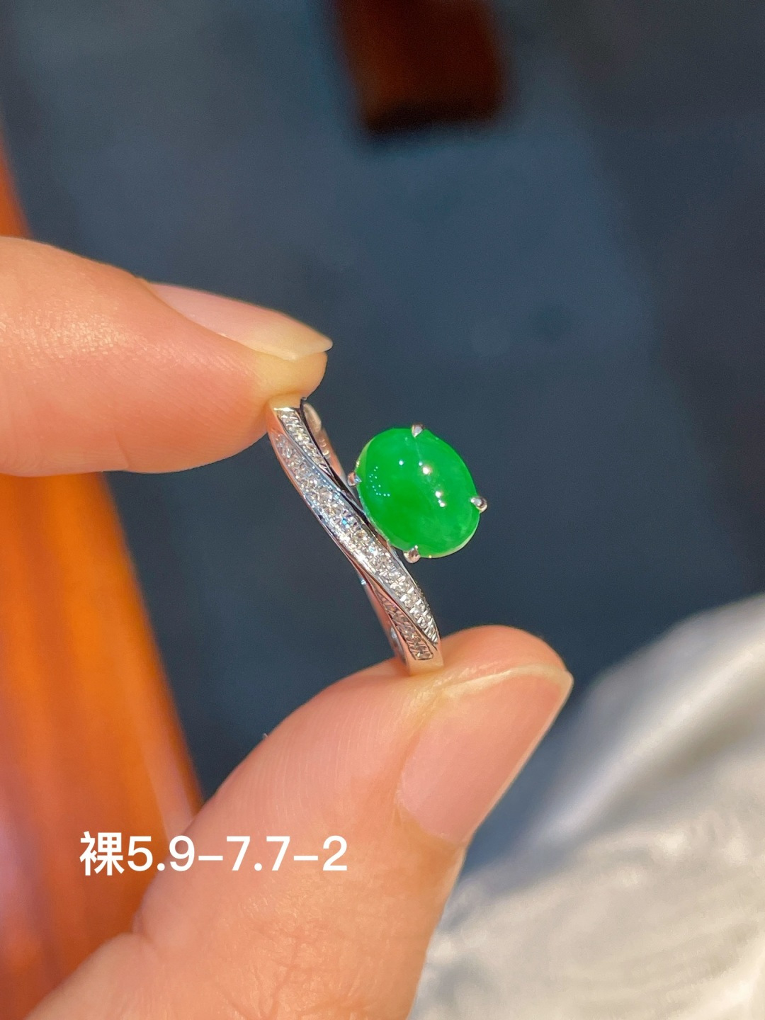 ️阳绿蛋面戒指 无裂 18k金镶嵌，5.9-7.7-2
