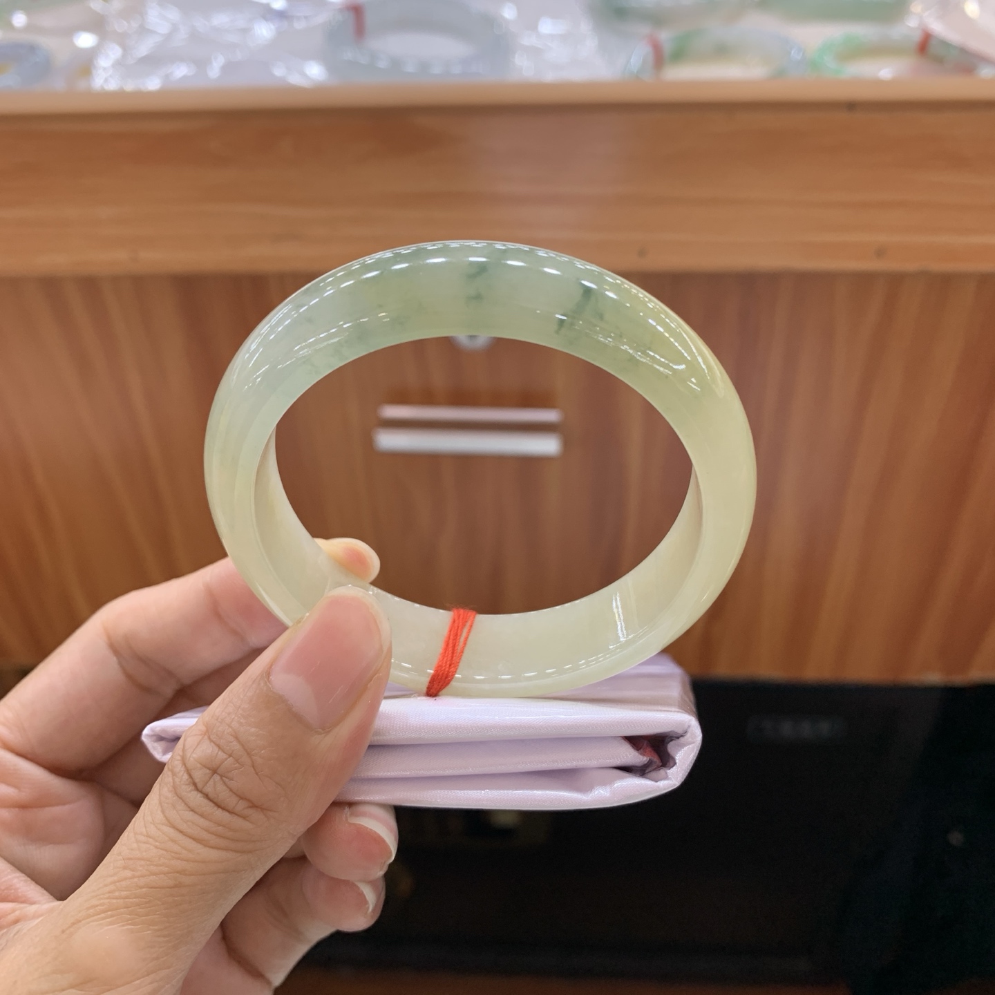 黄翡飘花正圈翡翠手镯 55.7-13.7-7.8
