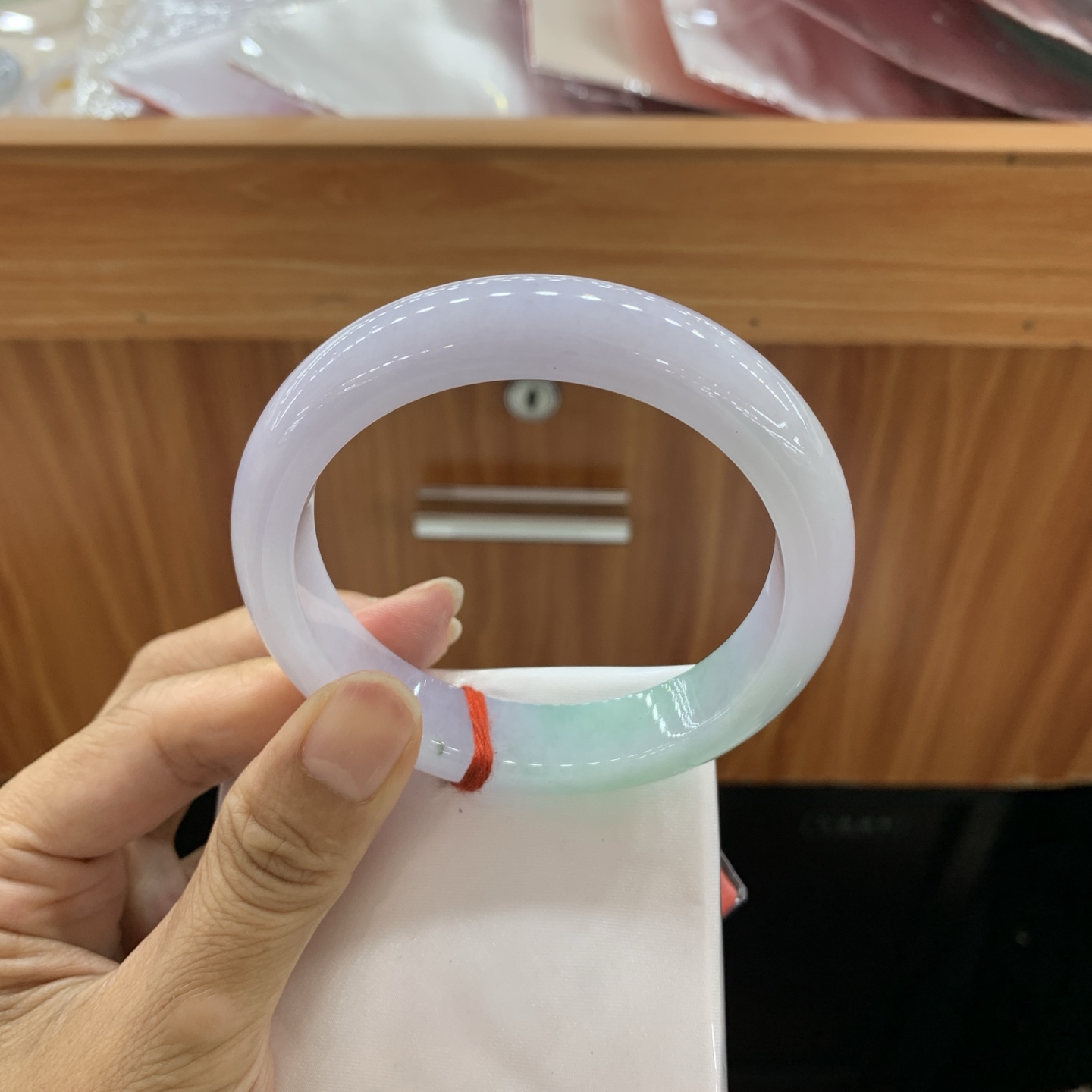 062611MMJ 春彩飘绿正圈翡翠手镯 59.2-13.2-8.9