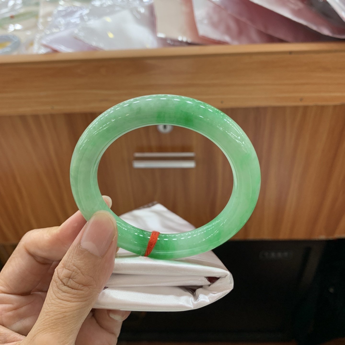 满绿飘绿正圈翡翠手镯 56.2-10.5