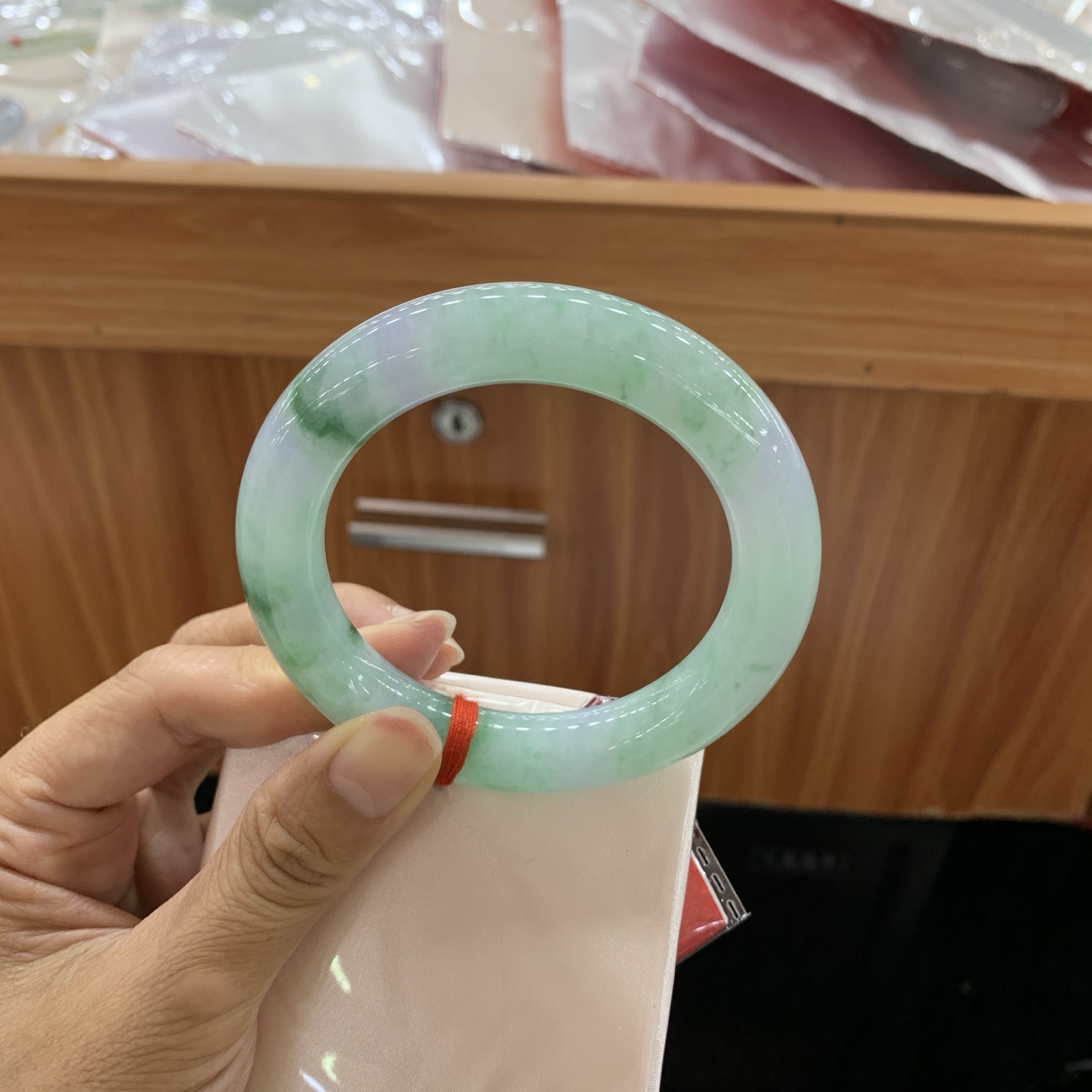 飘绿花圆条翡翠手镯 56.4-11.8