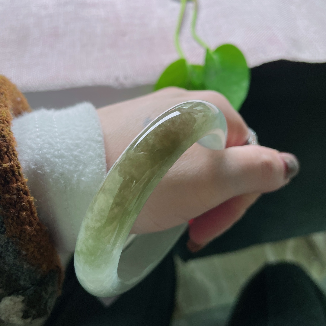 57.5/12.8/8.8，冰黄正圈，半山水意境感，厚装饱满，种老，蛾儿雪柳黄金缕,笑语盈盈暗香去。无裂，ss53330a