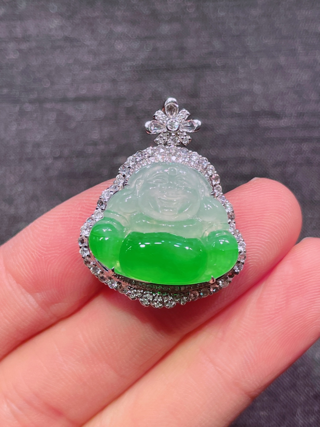 ️绿佛公吊坠，晶莹剔透，新颖时尚，无裂，16.5-20.5-3