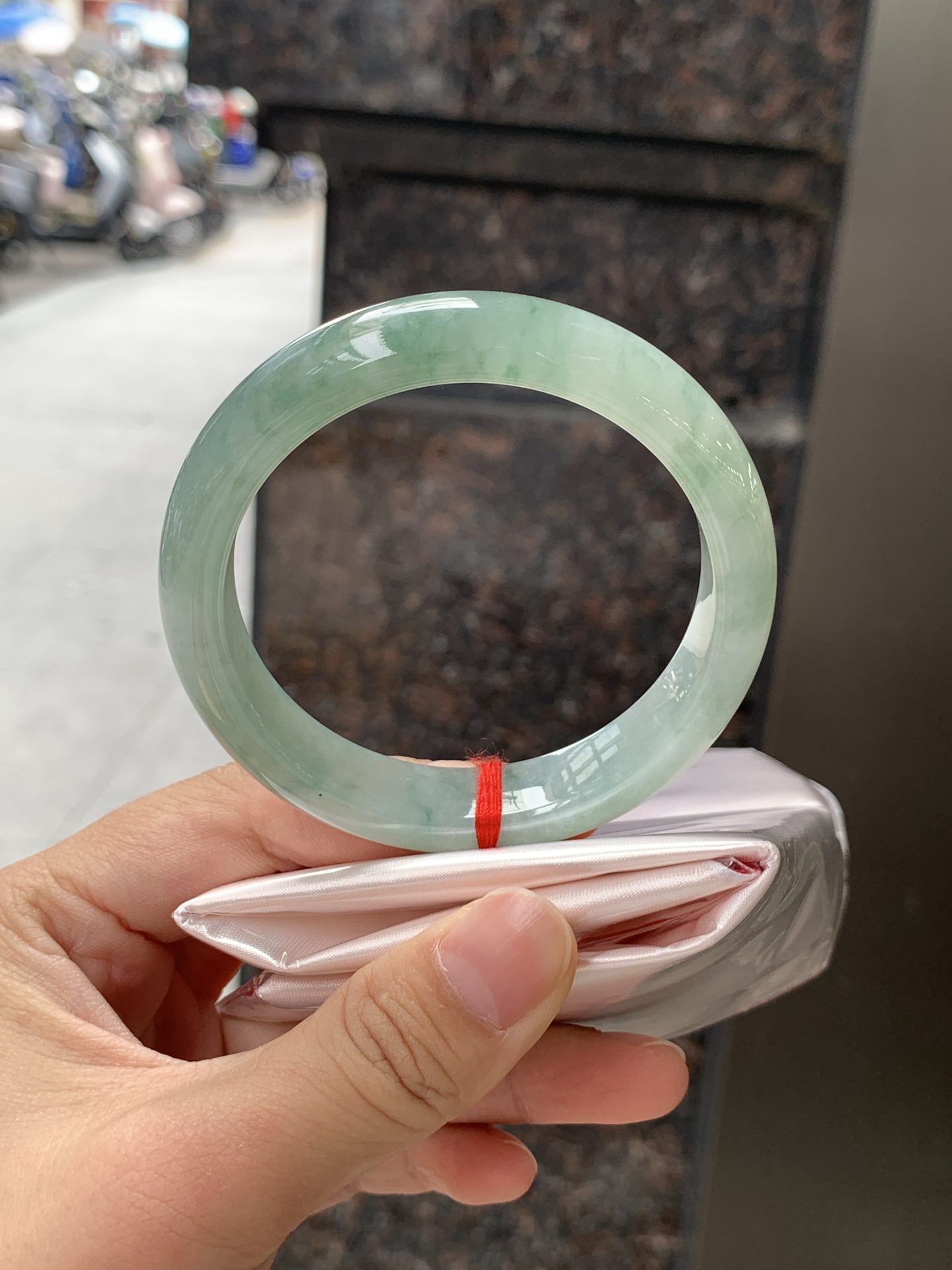 飘花正圈 55.5-12.6-7.9 0627-4X142 打灯细棉纹，底妆水润细腻，满圈绿花灵动飘
