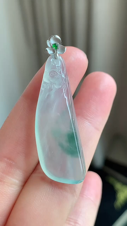 天然翡翠，飘花莲花牌，冰胶无裂，18k金 尺寸40-14-4.2 aa626