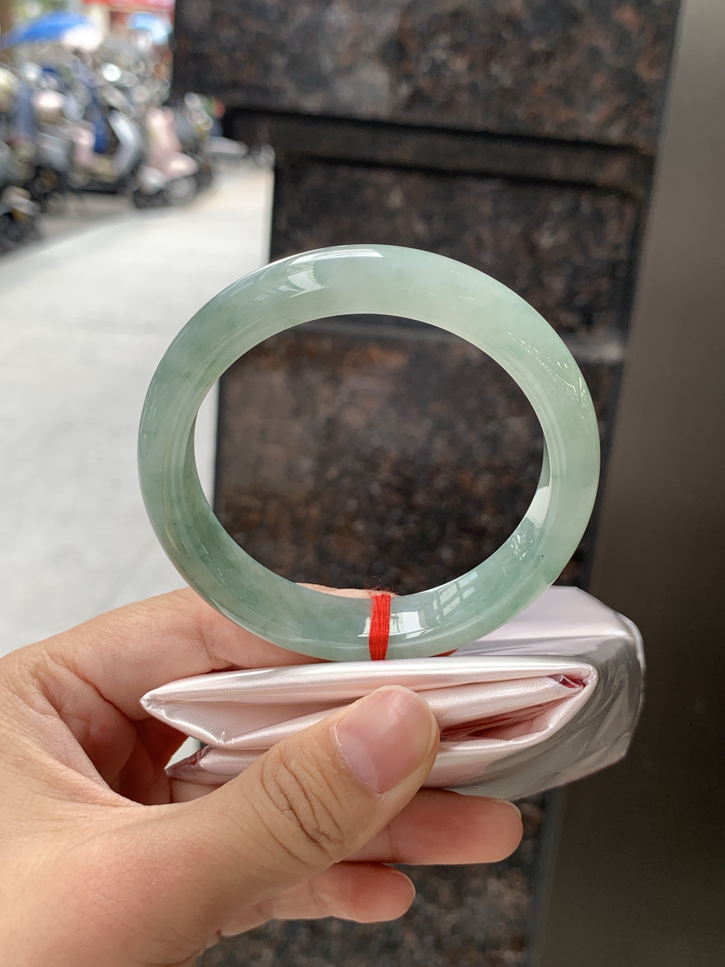 飘花正圈 55.5-12.6-7.9 0627-4X142 打灯细棉纹，底妆水润细腻，满圈绿花灵动飘逸，意境感十足，古典优雅又秀气