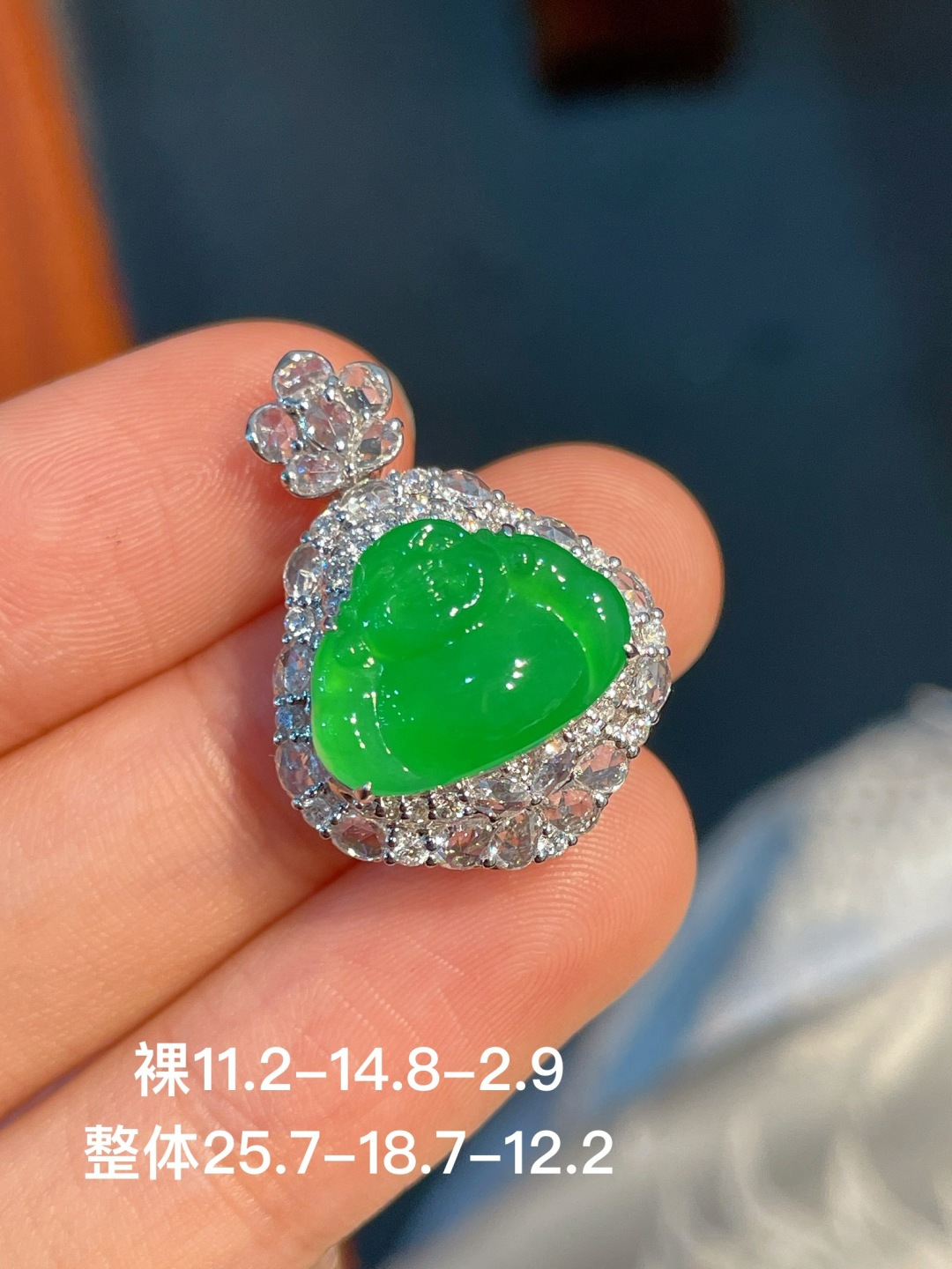 ️阳绿佛公吊坠 无裂 18k金镶嵌，25.7-18.7-12.2