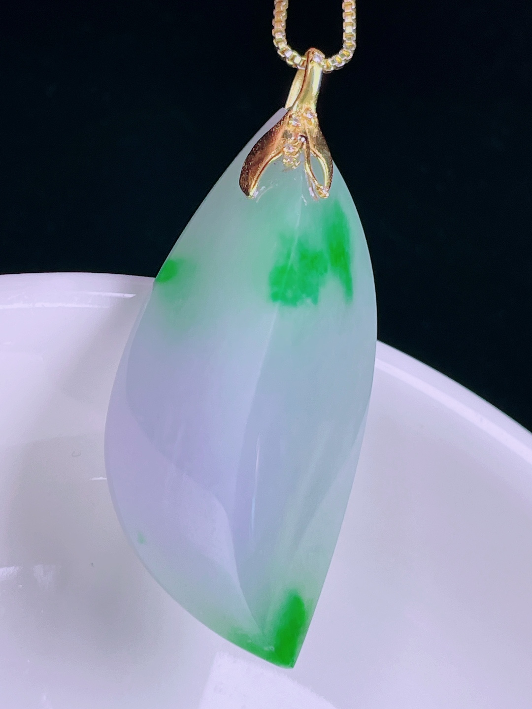 ️随形，老种起光，细底通透，尺寸：43裸石38.3/18/12.5mm0627