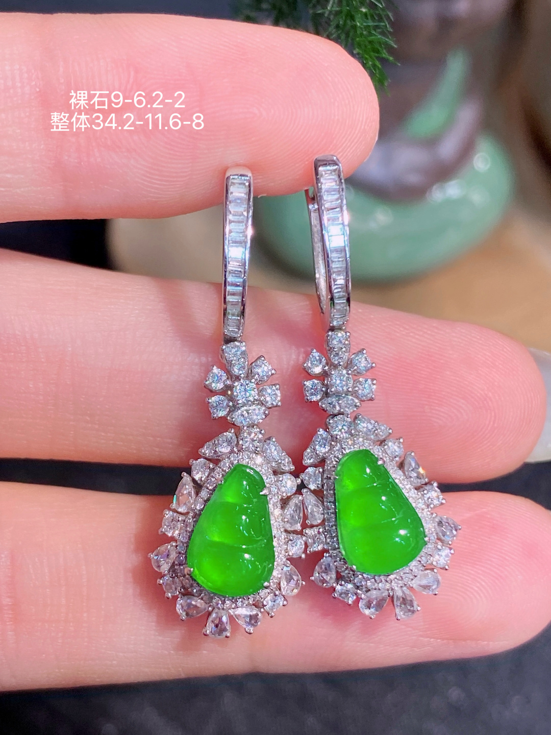 18K金镶 阳绿葫芦耳坠 无裂 水润色艳 品相饱满 苹果拍摄，实物更好看，9-6.2-2
