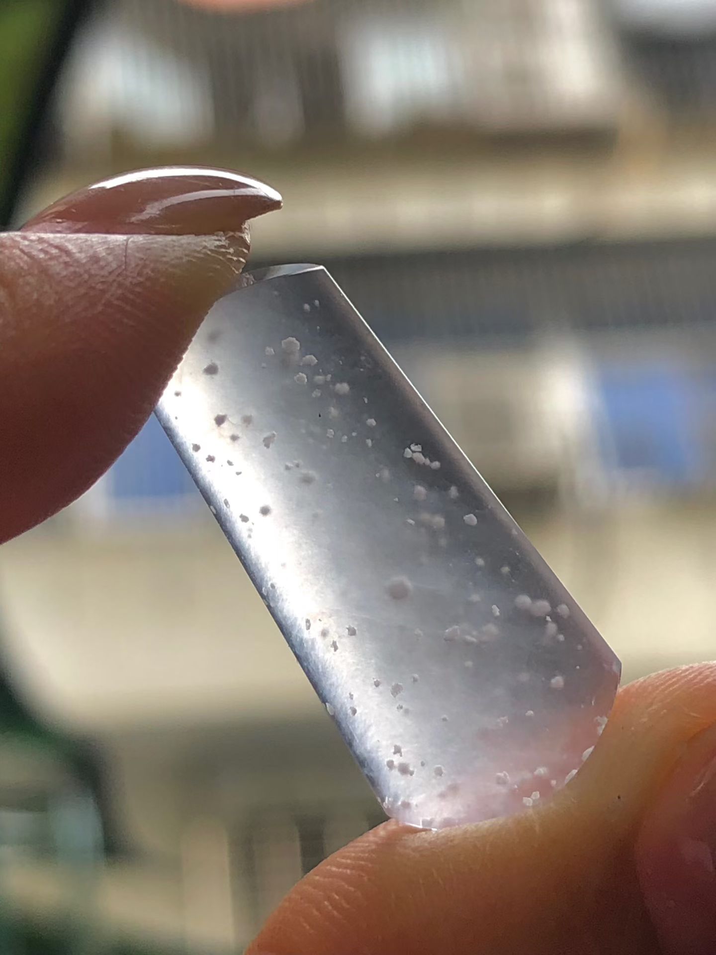 Na27017，木拿素面牌，尺寸：25.5*12*3.8mm，种水通透，白雅，飘点点雪花棉，意境美。尺寸 25.5×12×3.9