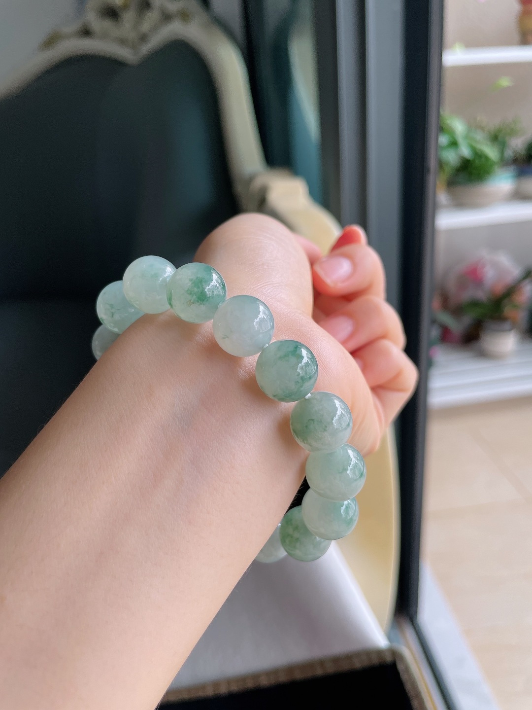 缅甸天然翡翠A货，冰飘花手串，尺寸：13mm。【编3811】