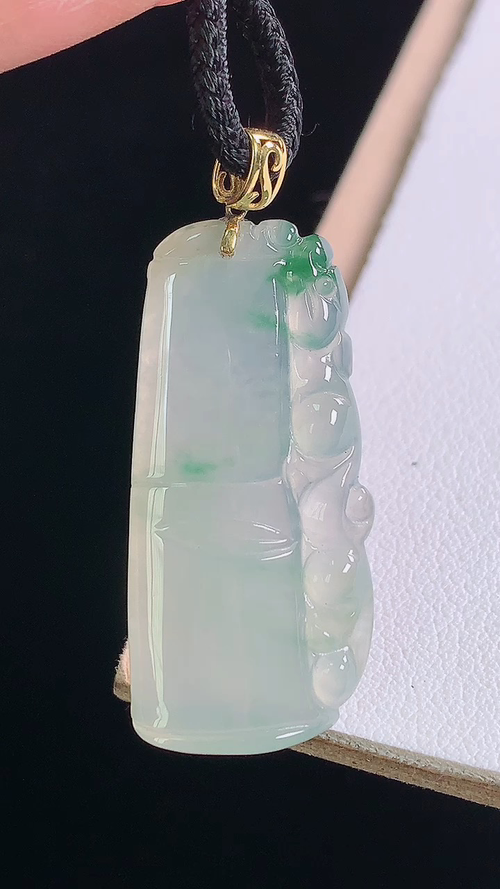 ️18K冰飘花竹节吊坠，无裂，尺寸:37.3-32.1-14.8-4.0mm 24