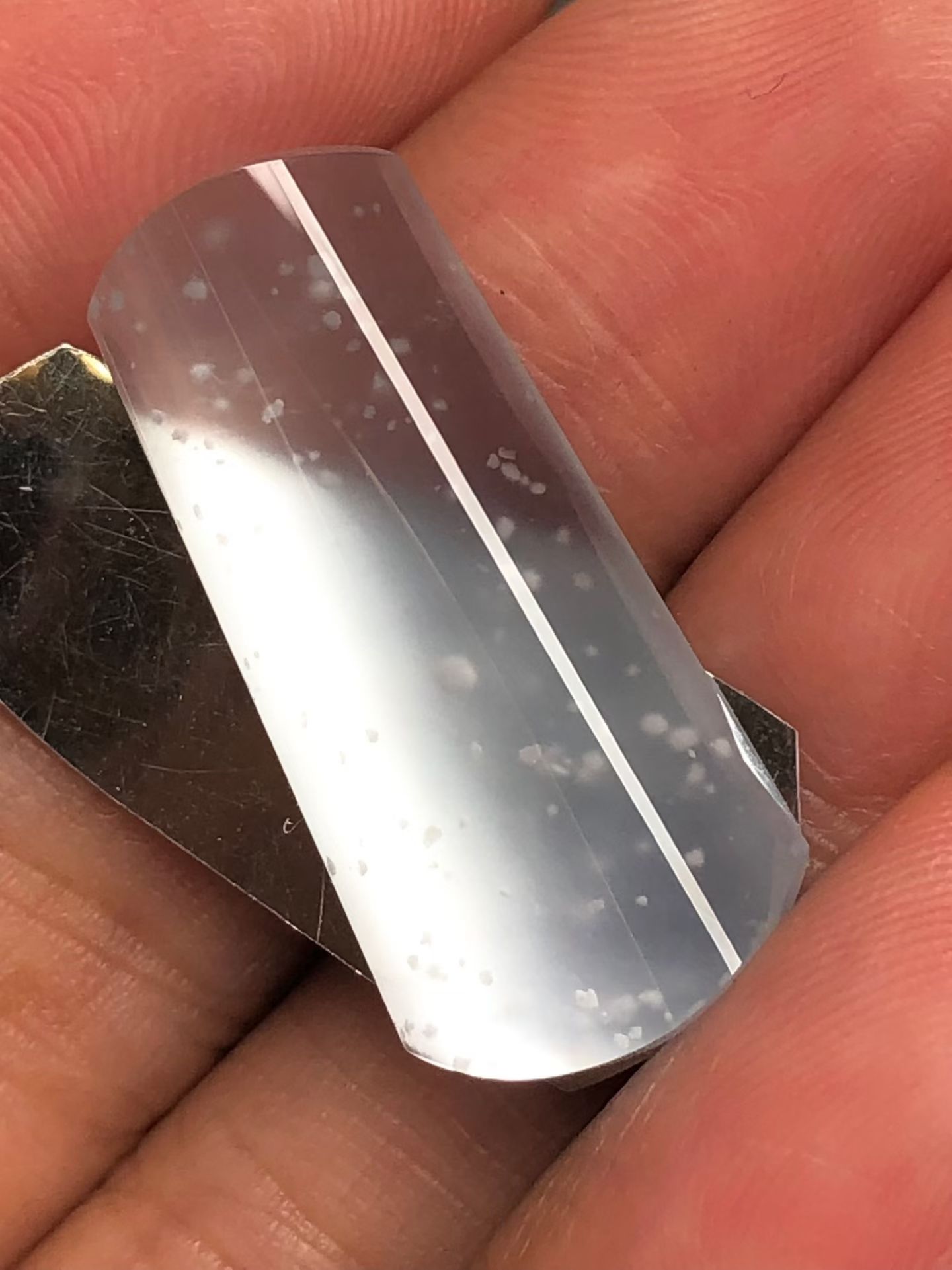 Na27017，木拿素面牌，尺寸：25.5*12*3.8mm，种水通透，白雅，飘点点雪花棉，意境美。