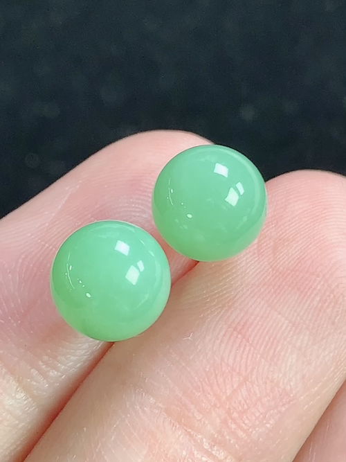 18k金镶满绿玉珠耳钉，无裂，裸石尺寸7.8mm，L27kxd9