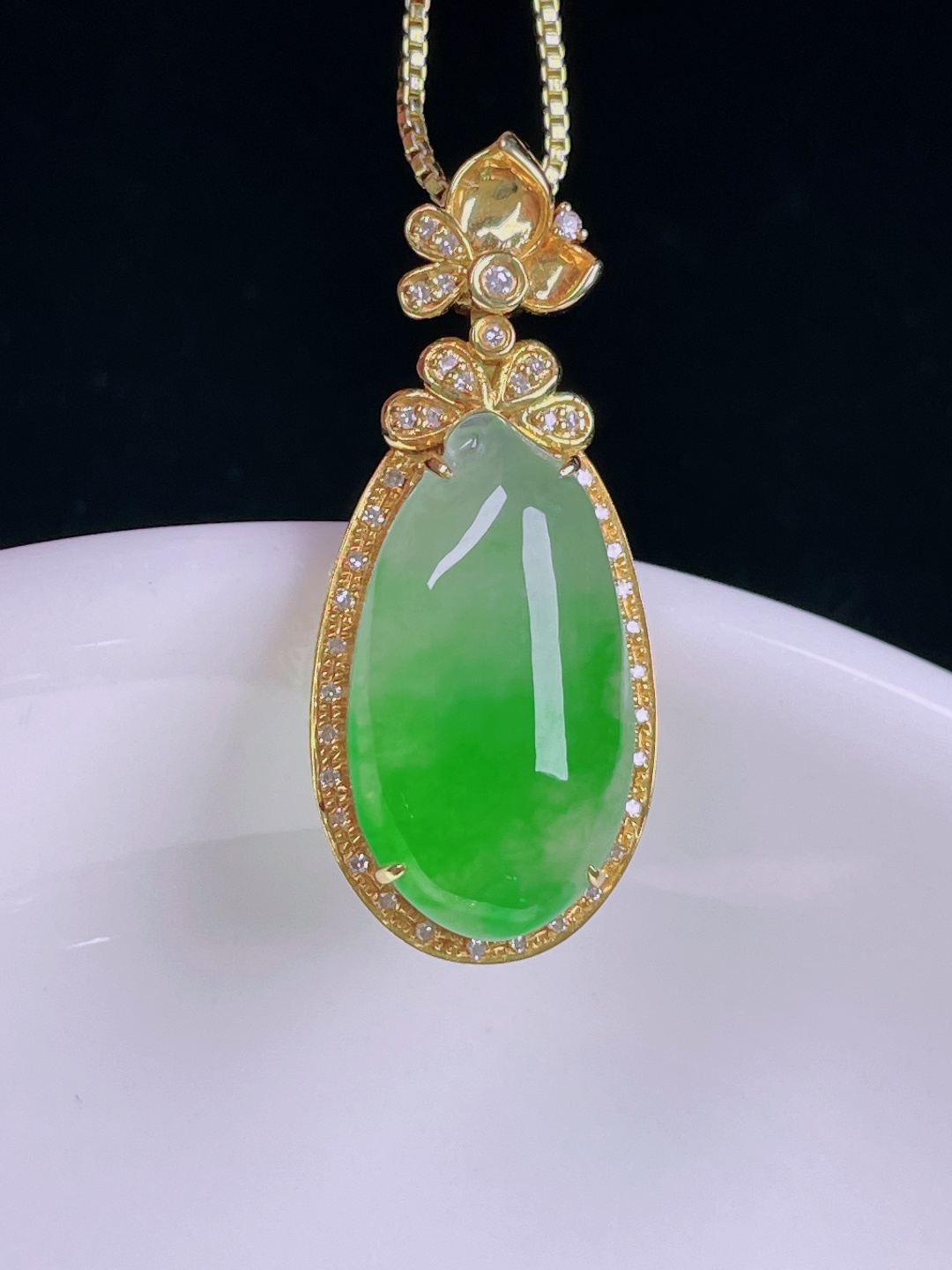 ️冰绿福瓜，老种起光，细底通透，尺寸：29.3/12.7/7.4裸石18.6/10.3/4mm0627
