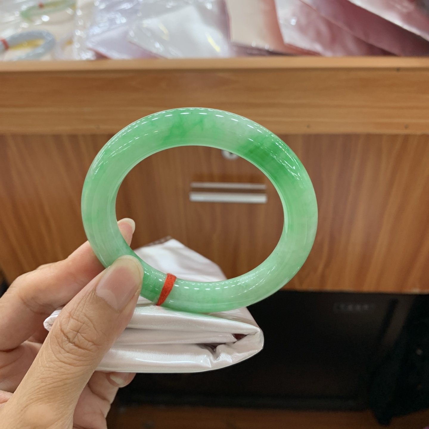 满绿飘绿正圈翡翠手镯 56.2-10.5