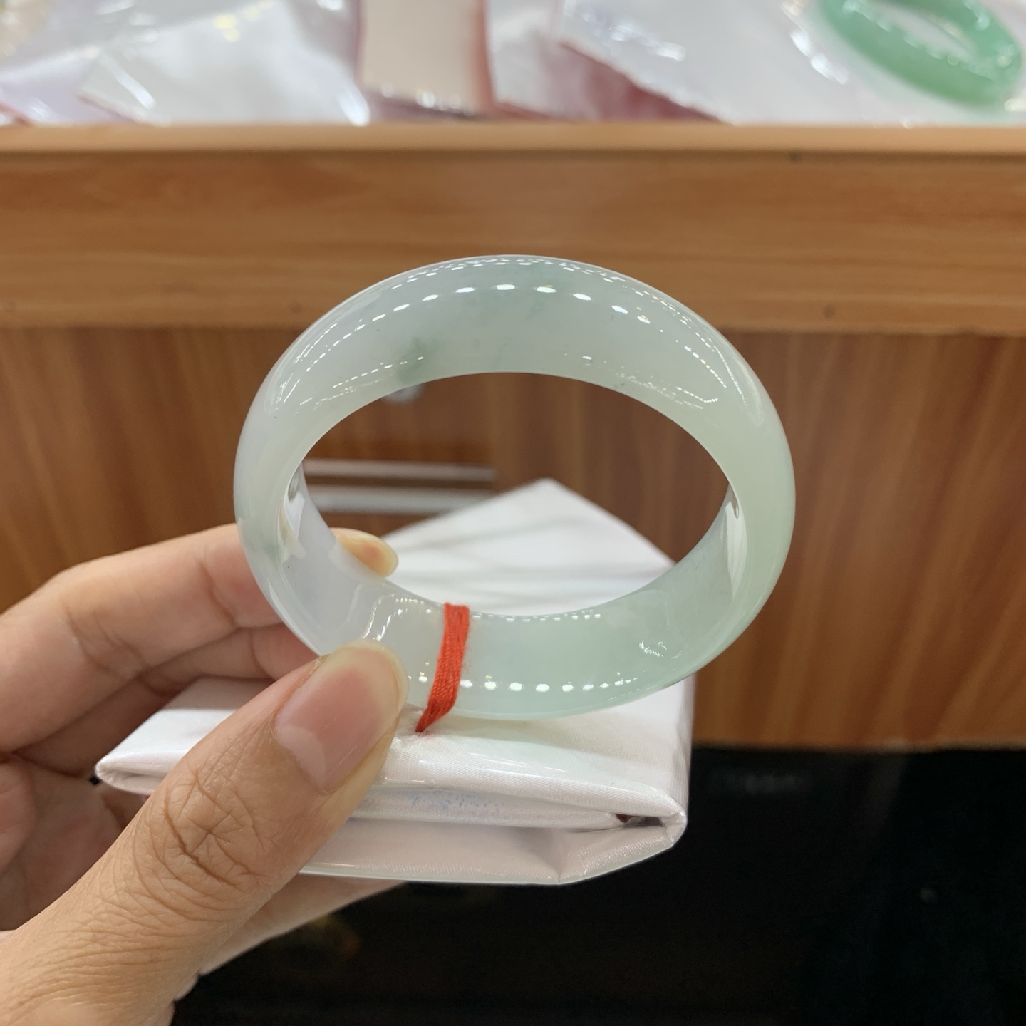 062608MMJ 底色宽版正圈翡翠手镯 52.4-17.4-6.9