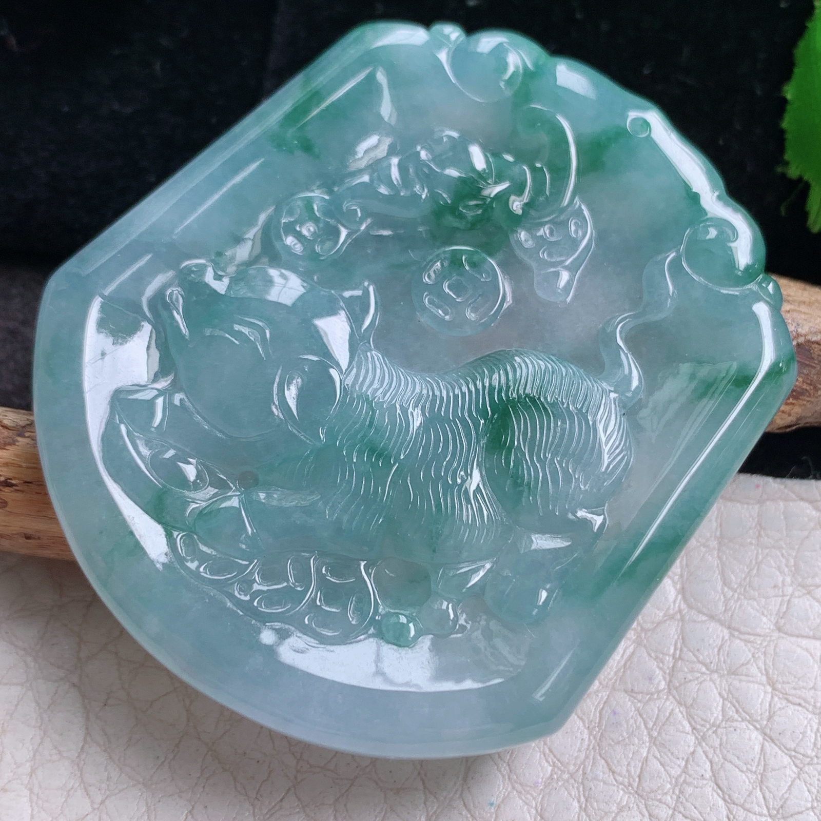 ktj实拍49.5*43.8*4.8缅甸翡翠a货精雕冰飘花招财猪 生肖猪玉吊坠