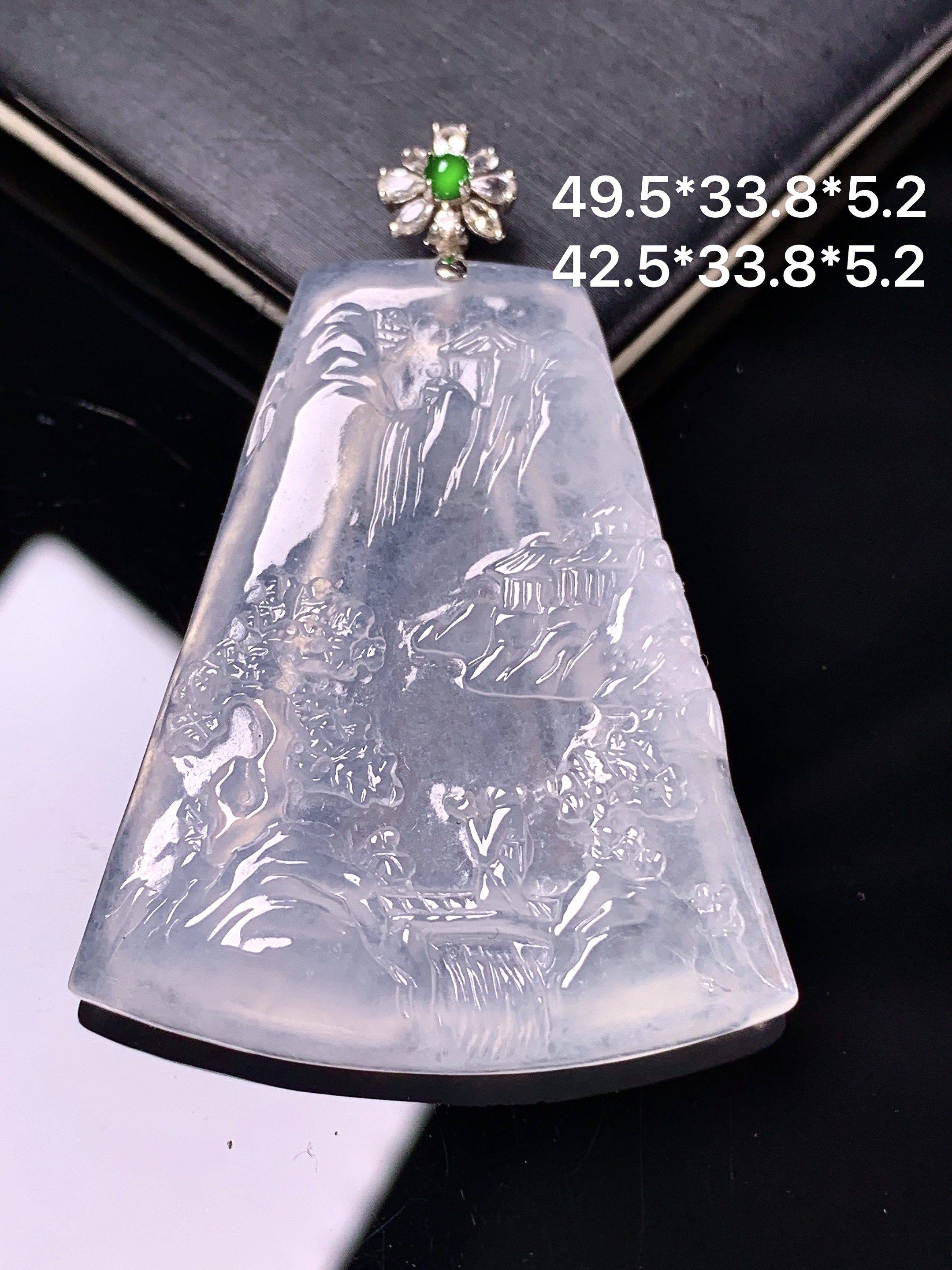18k金钻镶嵌冰种山水牌子吊坠 玉质细腻 色泽艳丽清新 整体尺寸49.5*33.8*5.2 2x